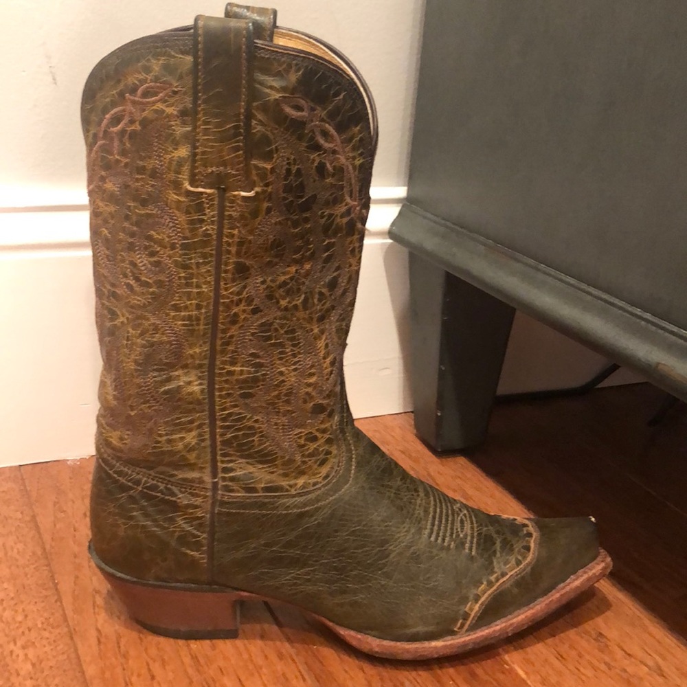 Tony Lama cowboy boots. - Picture 3 of 5